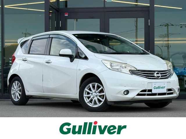 日産 ノート メダリスト エマージェンシーB 東京都 2014(平26)年 7.5万km ブリリアントホワイトパール 純正ナビ（MP313D-W）/・ＴＶ/AM/FM/Bluetooth/AUX/CD/DVD/SD）/ポータブルディスプレイオーディオ/バックカメラ/ドライブレコーダー/ETC/スマートキー/プッシュスタート/オートライト/革巻きステアリング/アイドリングストップ/車線逸脱警報/プリクラッシュセーフティ/リアプライバシーガラス/ドアバイザ―/純正フロアマット/横滑り防止装置/オートエアコン