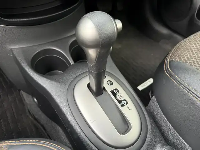 日産 ノート メダリスト エマージェンシーB 東京都 2014(平26)年 7.5万km ブリリアントホワイトパール 純正ナビ（MP313D-W）/・ＴＶ/AM/FM/Bluetooth/AUX/CD/DVD/SD）/ポータブルディスプレイオーディオ/バックカメラ/ドライブレコーダー/ETC/スマートキー/プッシュスタート/オートライト/革巻きステアリング/アイドリングストップ/車線逸脱警報/プリクラッシュセーフティ/リアプライバシーガラス/ドアバイザ―/純正フロアマット/横滑り防止装置/オートエアコン