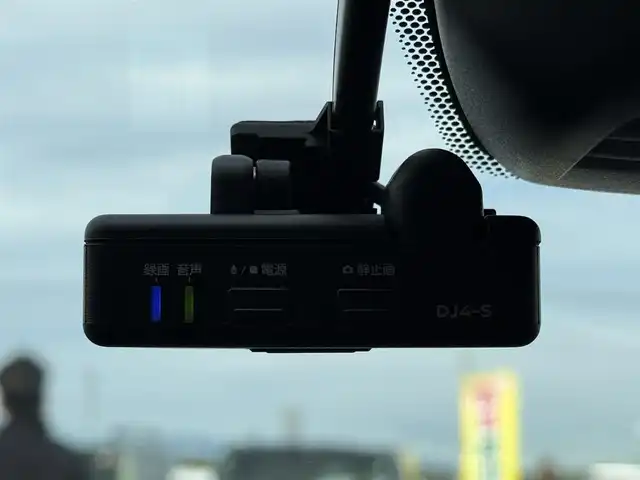 日産 ノート メダリスト エマージェンシーB 東京都 2014(平26)年 7.5万km ブリリアントホワイトパール 純正ナビ（MP313D-W）/・ＴＶ/AM/FM/Bluetooth/AUX/CD/DVD/SD）/ポータブルディスプレイオーディオ/バックカメラ/ドライブレコーダー/ETC/スマートキー/プッシュスタート/オートライト/革巻きステアリング/アイドリングストップ/車線逸脱警報/プリクラッシュセーフティ/リアプライバシーガラス/ドアバイザ―/純正フロアマット/横滑り防止装置/オートエアコン