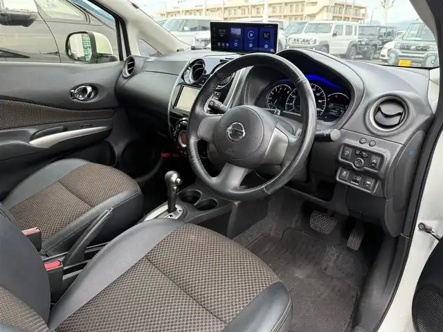 日産 ノート メダリスト エマージェンシーB 東京都 2014(平26)年 7.5万km ブリリアントホワイトパール 純正ナビ（MP313D-W）/・ＴＶ/AM/FM/Bluetooth/AUX/CD/DVD/SD）/ポータブルディスプレイオーディオ/バックカメラ/ドライブレコーダー/ETC/スマートキー/プッシュスタート/オートライト/革巻きステアリング/アイドリングストップ/車線逸脱警報/プリクラッシュセーフティ/リアプライバシーガラス/ドアバイザ―/純正フロアマット/横滑り防止装置/オートエアコン