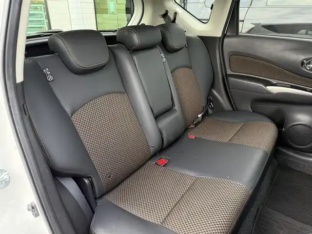 日産 ノート メダリスト エマージェンシーB 東京都 2014(平26)年 7.5万km ブリリアントホワイトパール 純正ナビ（MP313D-W）/・ＴＶ/AM/FM/Bluetooth/AUX/CD/DVD/SD）/ポータブルディスプレイオーディオ/バックカメラ/ドライブレコーダー/ETC/スマートキー/プッシュスタート/オートライト/革巻きステアリング/アイドリングストップ/車線逸脱警報/プリクラッシュセーフティ/リアプライバシーガラス/ドアバイザ―/純正フロアマット/横滑り防止装置/オートエアコン