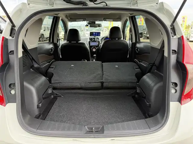 日産 ノート メダリスト エマージェンシーB 東京都 2014(平26)年 7.5万km ブリリアントホワイトパール 純正ナビ（MP313D-W）/・ＴＶ/AM/FM/Bluetooth/AUX/CD/DVD/SD）/ポータブルディスプレイオーディオ/バックカメラ/ドライブレコーダー/ETC/スマートキー/プッシュスタート/オートライト/革巻きステアリング/アイドリングストップ/車線逸脱警報/プリクラッシュセーフティ/リアプライバシーガラス/ドアバイザ―/純正フロアマット/横滑り防止装置/オートエアコン