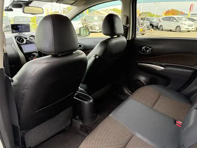 日産 ノート メダリスト エマージェンシーB 東京都 2014(平26)年 7.5万km ブリリアントホワイトパール 純正ナビ（MP313D-W）/・ＴＶ/AM/FM/Bluetooth/AUX/CD/DVD/SD）/ポータブルディスプレイオーディオ/バックカメラ/ドライブレコーダー/ETC/スマートキー/プッシュスタート/オートライト/革巻きステアリング/アイドリングストップ/車線逸脱警報/プリクラッシュセーフティ/リアプライバシーガラス/ドアバイザ―/純正フロアマット/横滑り防止装置/オートエアコン