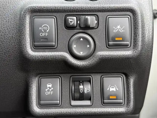 日産 ノート メダリスト エマージェンシーB 東京都 2014(平26)年 7.5万km ブリリアントホワイトパール 純正ナビ（MP313D-W）/・ＴＶ/AM/FM/Bluetooth/AUX/CD/DVD/SD）/ポータブルディスプレイオーディオ/バックカメラ/ドライブレコーダー/ETC/スマートキー/プッシュスタート/オートライト/革巻きステアリング/アイドリングストップ/車線逸脱警報/プリクラッシュセーフティ/リアプライバシーガラス/ドアバイザ―/純正フロアマット/横滑り防止装置/オートエアコン