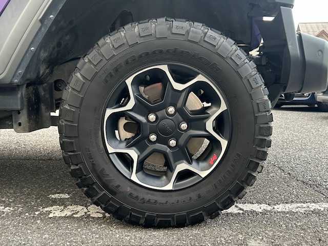 クライスラー・ジープ ジープ ラングラー ルビコン 東京都 2023(令5)年 5.8万km パープル ワンオーナー/純正HDDナビ【AM/FM/BT/AUX】/ブラインドスポットモニター/クルーズコントロール/衝突被害軽減システム/横滑り防止装置/レザーシート/シートヒーター【運転席側+助手席側】/純正フロアマット/オートライト/ドライブレコーダー/ETC2.0 /USB入力端子/保証書/取扱説明書/スペアキー×1