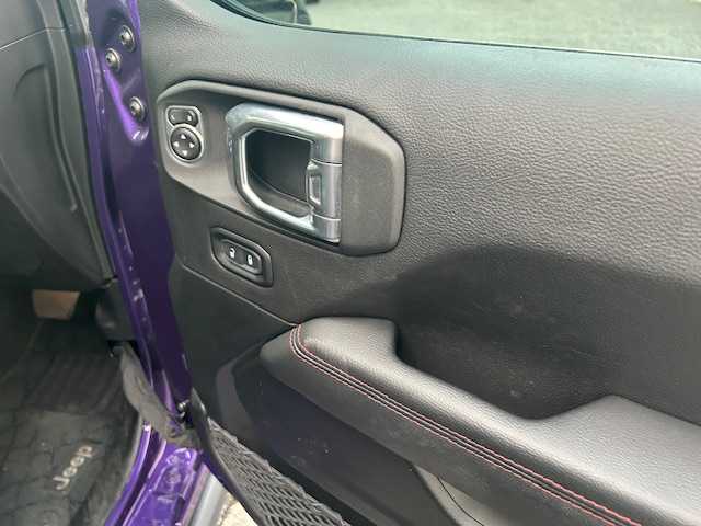 クライスラー・ジープ ジープ ラングラー ルビコン 東京都 2023(令5)年 5.8万km パープル ワンオーナー/純正HDDナビ【AM/FM/BT/AUX】/ブラインドスポットモニター/クルーズコントロール/衝突被害軽減システム/横滑り防止装置/レザーシート/シートヒーター【運転席側+助手席側】/純正フロアマット/オートライト/ドライブレコーダー/ETC2.0 /USB入力端子/保証書/取扱説明書/スペアキー×1