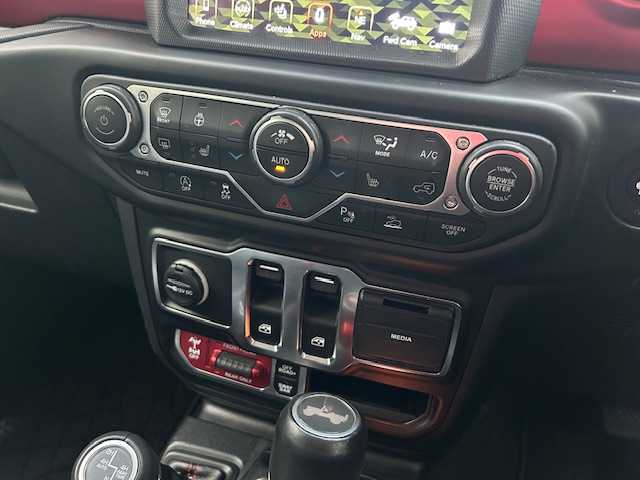 クライスラー・ジープ ジープ ラングラー ルビコン 東京都 2023(令5)年 5.8万km パープル ワンオーナー/純正HDDナビ【AM/FM/BT/AUX】/ブラインドスポットモニター/クルーズコントロール/衝突被害軽減システム/横滑り防止装置/レザーシート/シートヒーター【運転席側+助手席側】/純正フロアマット/オートライト/ドライブレコーダー/ETC2.0 /USB入力端子/保証書/取扱説明書/スペアキー×1