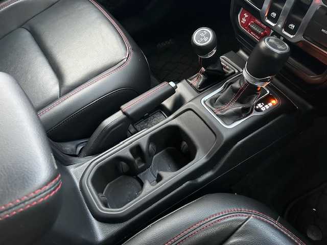 クライスラー・ジープ ジープ ラングラー ルビコン 東京都 2023(令5)年 5.8万km パープル ワンオーナー/純正HDDナビ【AM/FM/BT/AUX】/ブラインドスポットモニター/クルーズコントロール/衝突被害軽減システム/横滑り防止装置/レザーシート/シートヒーター【運転席側+助手席側】/純正フロアマット/オートライト/ドライブレコーダー/ETC2.0 /USB入力端子/保証書/取扱説明書/スペアキー×1