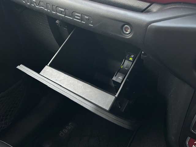 クライスラー・ジープ ジープ ラングラー ルビコン 東京都 2023(令5)年 5.8万km パープル ワンオーナー/純正HDDナビ【AM/FM/BT/AUX】/ブラインドスポットモニター/クルーズコントロール/衝突被害軽減システム/横滑り防止装置/レザーシート/シートヒーター【運転席側+助手席側】/純正フロアマット/オートライト/ドライブレコーダー/ETC2.0 /USB入力端子/保証書/取扱説明書/スペアキー×1