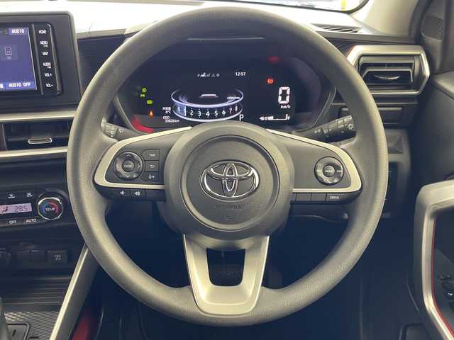 トヨタ ライズ G 岐阜県 2022(令4)年 3.4万km ブラックマイカメタリック 純正SDナビ【NSZT-W68T】/・フルセグ/BT/CD/DVD/バックカメラ/ETC/ドライブレコーダー/コーナーセンサー/スマートアシスト/・衝突軽減ブレーキ/・レーンキープ/・誤発進抑制機能/・先行車発進お知らせ/LEDヘッドライト/・フォグランプ/プッシュスタート/スマートキー/純正フロアマット/純正ドアバイザー