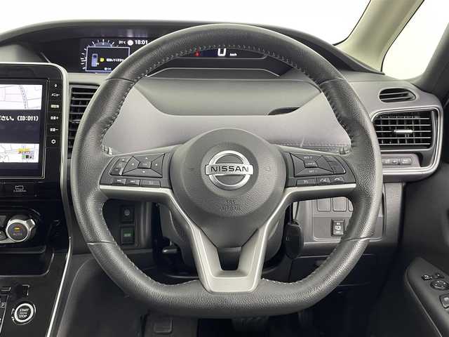 日産 セレナ ハイウェイスター 大分県 2020(令2)年 5.6万km ブリリアントホワイトパール インテリジェントエマージェンシーブレーキ/インテリジェントFCW（前方衝突予測警報）/インテリジェントLI（車線逸脱防止支援システム）/＋LDW（車線逸脱警報）/インテリジェントBSI（後側方衝突防止支援システム）/＋BSW（後側方車両検知警報）/RCTA（後退時車両検知警報）/アラウンドビューモニター/純正10型ナビ/【フルセグTV、DVD、Blu-ray、BT対応】/ステアリングスイッチ/ETC/前方ドライブレコーダー/両側パワースライドドア/クルーズコントロール/アイドリングストップ/横滑り防止装置/電動格納ミラー/純正フロアマット/オートライト/LEDヘッドライト/フォグランプ/純正16インチアルミホイール/保証書、取説、スペアキー有り