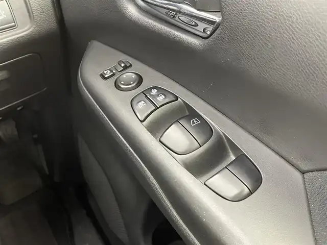 日産 セレナ ハイウェイスター 大分県 2020(令2)年 5.6万km ブリリアントホワイトパール インテリジェントエマージェンシーブレーキ/インテリジェントFCW（前方衝突予測警報）/インテリジェントLI（車線逸脱防止支援システム）/＋LDW（車線逸脱警報）/インテリジェントBSI（後側方衝突防止支援システム）/＋BSW（後側方車両検知警報）/RCTA（後退時車両検知警報）/アラウンドビューモニター/純正10型ナビ/【フルセグTV、DVD、Blu-ray、BT対応】/ステアリングスイッチ/ETC/前方ドライブレコーダー/両側パワースライドドア/クルーズコントロール/アイドリングストップ/横滑り防止装置/電動格納ミラー/純正フロアマット/オートライト/LEDヘッドライト/フォグランプ/純正16インチアルミホイール/保証書、取説、スペアキー有り