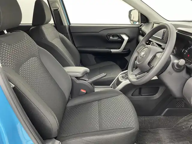 トヨタ ライズ X 福岡県 2019(令1)年 0.8万km ターコイズブルーマイカメタリック 純正メーカーナビ（Ｂｌｕｅｔｏｏｔｈ，ＴＶ）　/前方ドライブレコーダー　/横滑り防止装置　/アダプティブハイビームシステム　/ＭＴモード付き　/プッシュスタート　/電動格納式ドアミラー　/ＬＥＤ　/純正フロアマット