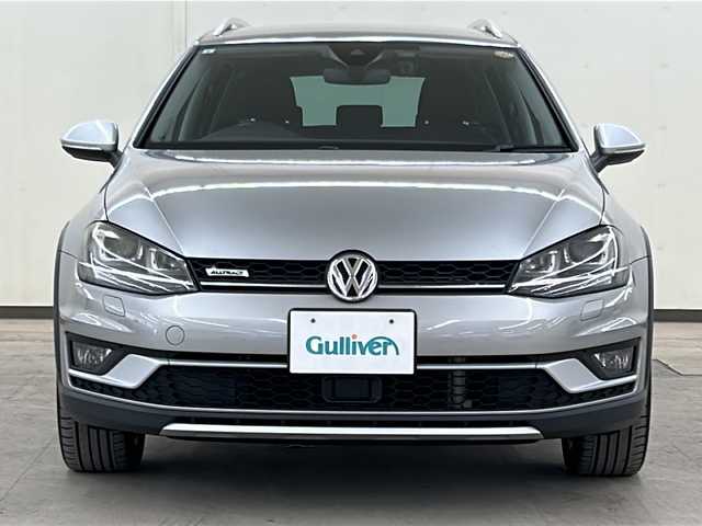 フォルクスワーゲン ゴルフ オールトラック TSI 4 モーション アップグレード PKG 道央・札幌 2017(平29)年 8.3万km シルバー /純正ナビ//純正オーディオ//クルーズコントロール追従走行あり//ドライブレコーダー//ビルトインETC//バックカメラ//アイドリングストップ//シートヒーター//MTモード付きAT//DVD//CD//Bluetooth接続//ルーフレール//社外アルミホイール冬タイヤ積載//4WD//ABS//パワーステアリング//パワーウィンドウ//純正フロアマット//ダブル＋サイドエアバック//スマートキー//スペアキー1本//エンジンスタートボタン//AAC