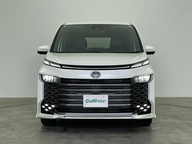 トヨタ ヴォクシー ハイブリッド S－Z 群馬県 2025(令7)年 0.4万km ホワイトパールクリスタルシャイン フリップダウンモニター　純正ディスプレイオーディオ　パノラミックビューモニター　両側パワースライドドア　ＬＥＤライト　ＡＨＢ　シートヒーター　純正１７インチＡＷ　ＢＳＭ　ＥＴＣ２．０　禁煙車