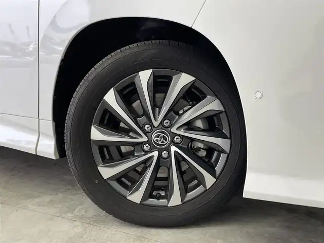 トヨタ ヴォクシー ハイブリッド S－Z 群馬県 2025(令7)年 0.4万km ホワイトパールクリスタルシャイン フリップダウンモニター　純正ディスプレイオーディオ　パノラミックビューモニター　両側パワースライドドア　ＬＥＤライト　ＡＨＢ　シートヒーター　純正１７インチＡＷ　ＢＳＭ　ＥＴＣ２．０　禁煙車