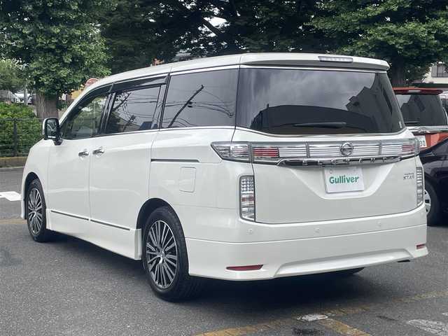 日産 エルグランド 250ハイウェイスター プレミアム 福岡県 2018(平30)年 2.9万km ブリリアントホワイトパール ワンオーナー/インテリジェントエマージェンシーブレーキ/フロント/バックソナー/インテリジェントクルーズコントロール/NissanConnectナビ/CD/DVD/Bluetooth/地デジ/フリップダウンモニター/アラウンドビューモニター/ETC車載器/ツインサンルーフ/両側パワースライドドア/パワーバックドア/キルトステッチ入りブラック革シート/シートヒーター/パワーシート(運転席/助手席)/LEDヘッドライト/センターコンソールUSB端子3個