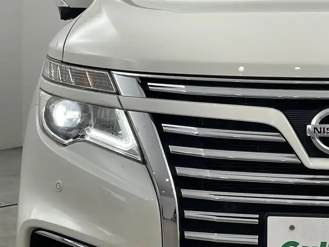日産 エルグランド 250ハイウェイスター プレミアム 福岡県 2018(平30)年 2.9万km ブリリアントホワイトパール ツインサンルーフ　/後席モニター　/純正ナビ　/全方位カメラ　/ＥＴＣ　/前方ドラレコ　/デジタルルームミラー　/エマージェンシーブレーキ　/レーンキープ　/両側電動スライドドア　/パワーバックドア　/シートヒーター　/本革