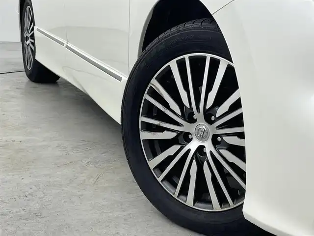 日産 エルグランド 250ハイウェイスター プレミアム 福岡県 2018(平30)年 2.9万km ブリリアントホワイトパール ツインサンルーフ　/後席モニター　/純正ナビ　/全方位カメラ　/ＥＴＣ　/前方ドラレコ　/デジタルルームミラー　/エマージェンシーブレーキ　/レーンキープ　/両側電動スライドドア　/パワーバックドア　/シートヒーター　/本革