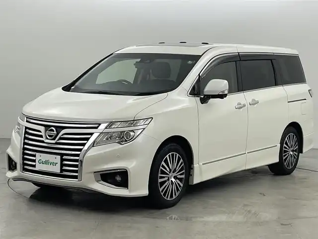 日産 エルグランド 250ハイウェイスター プレミアム 福岡県 2018(平30)年 2.9万km ブリリアントホワイトパール ツインサンルーフ　/後席モニター　/純正ナビ　/全方位カメラ　/ＥＴＣ　/前方ドラレコ　/デジタルルームミラー　/エマージェンシーブレーキ　/レーンキープ　/両側電動スライドドア　/パワーバックドア　/シートヒーター　/本革