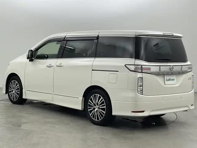 日産 エルグランド 250ハイウェイスター プレミアム 福岡県 2018(平30)年 2.9万km ブリリアントホワイトパール ツインサンルーフ　/後席モニター　/純正ナビ　/全方位カメラ　/ＥＴＣ　/前方ドラレコ　/デジタルルームミラー　/エマージェンシーブレーキ　/レーンキープ　/両側電動スライドドア　/パワーバックドア　/シートヒーター　/本革