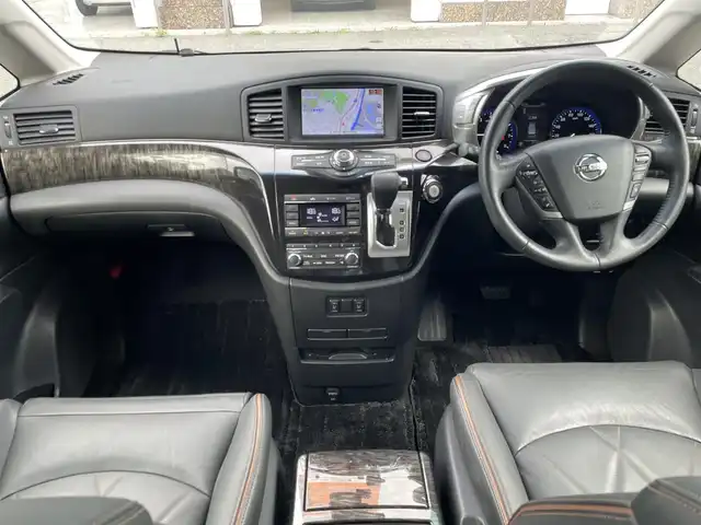 日産 エルグランド 250ハイウェイスター プレミアム 福岡県 2018(平30)年 2.9万km ブリリアントホワイトパール ツインサンルーフ　/後席モニター　/純正ナビ　/全方位カメラ　/ＥＴＣ　/前方ドラレコ　/デジタルルームミラー　/エマージェンシーブレーキ　/レーンキープ　/両側電動スライドドア　/パワーバックドア　/シートヒーター　/本革