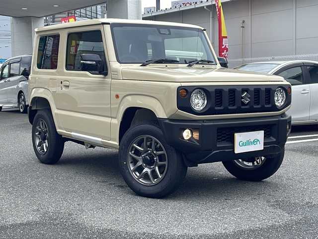 スズキ ジムニー XC 福岡県 2025(令7)年 0.1万km未満 シフォンアイボリーM ワンオーナー/禁煙車/登録時走行距離５キロ/盗難防止装置/衝突被害軽減システム/クルーズコントロール/コーナーセンサー/レーンキープアシスト/横滑り防止装置/エアバッグ（運転席・助手席・サイド）/4WD/ダウンヒルアシストコントロール/スマーートキー/純正フロアマット/背面タイヤ/純正アルミホイール/ABS/オートライト/パワーウィンドウ/LEDライト/保証書/取扱説明書