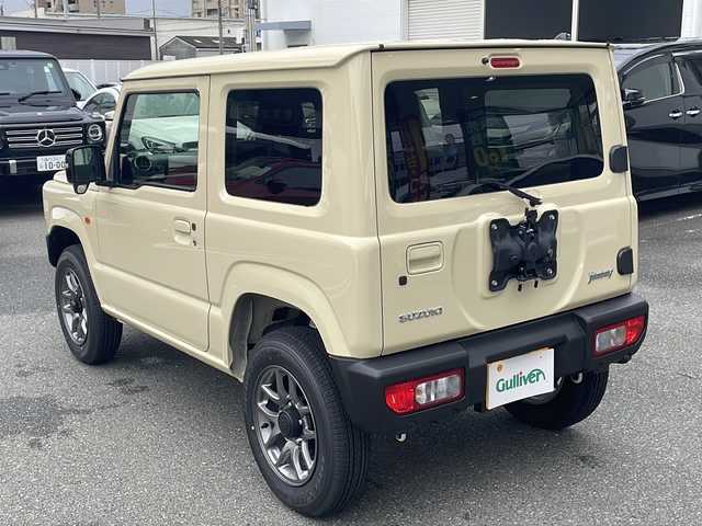 スズキ ジムニー XC 福岡県 2025(令7)年 0.1万km未満 シフォンアイボリーM ワンオーナー/禁煙車/登録時走行距離５キロ/盗難防止装置/衝突被害軽減システム/クルーズコントロール/コーナーセンサー/レーンキープアシスト/横滑り防止装置/エアバッグ（運転席・助手席・サイド）/4WD/ダウンヒルアシストコントロール/スマーートキー/純正フロアマット/背面タイヤ/純正アルミホイール/ABS/オートライト/パワーウィンドウ/LEDライト/保証書/取扱説明書