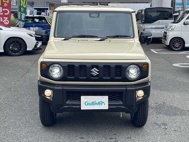 スズキ ジムニー XC 福岡県 2025(令7)年 0.1万km未満 シフォンアイボリーM ワンオーナー/禁煙車/登録時走行距離５キロ/盗難防止装置/衝突被害軽減システム/クルーズコントロール/コーナーセンサー/レーンキープアシスト/横滑り防止装置/エアバッグ（運転席・助手席・サイド）/4WD/ダウンヒルアシストコントロール/スマーートキー/純正フロアマット/背面タイヤ/純正アルミホイール/ABS/オートライト/パワーウィンドウ/LEDライト/保証書/取扱説明書
