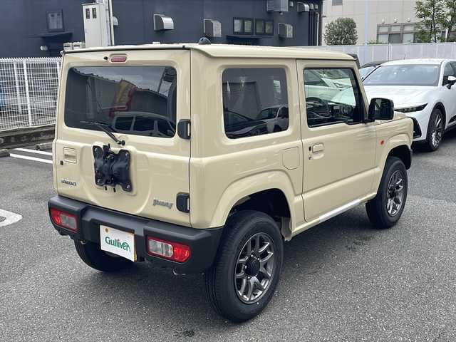 スズキ ジムニー XC 福岡県 2025(令7)年 0.1万km未満 シフォンアイボリーM ワンオーナー/禁煙車/登録時走行距離５キロ/盗難防止装置/衝突被害軽減システム/クルーズコントロール/コーナーセンサー/レーンキープアシスト/横滑り防止装置/エアバッグ（運転席・助手席・サイド）/4WD/ダウンヒルアシストコントロール/スマーートキー/純正フロアマット/背面タイヤ/純正アルミホイール/ABS/オートライト/パワーウィンドウ/LEDライト/保証書/取扱説明書
