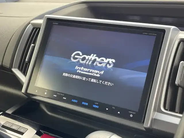 ホンダ ステップワゴン スパーダ Z クールスピリット 新潟県 2014(平26)年 2.7万km プレミアムスパークルブラックパール 純正ナビ（型式：VXM-145VFNi）/・AM/FM/CD/DVD/Bluetooth/フルセグ/バックモニター/クルーズコントロ―ル/両側パワースライドドア/3列シート/ウォークスルー/純正フロアマット/ハーフレザーシート/キセノンヘッドライト/オートライト/純正17インチAW夏タイヤ/ABS/横滑り防止機能/盗難防止装置/保証書/取扱説明書/スペアキー