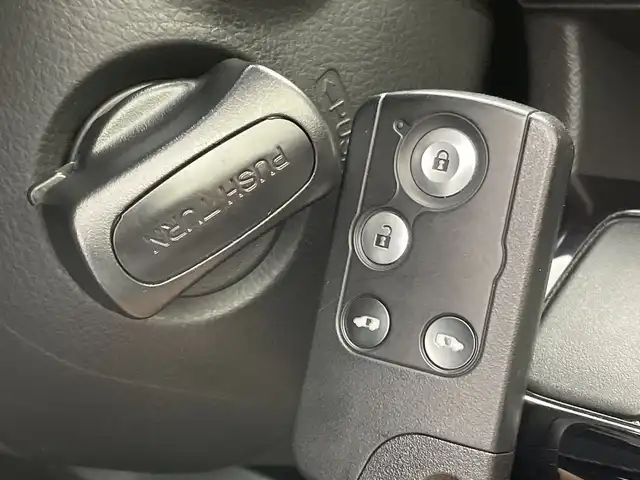 ホンダ ステップワゴン スパーダ Z クールスピリット 新潟県 2014(平26)年 2.7万km プレミアムスパークルブラックパール 純正ナビ（型式：VXM-145VFNi）/・AM/FM/CD/DVD/Bluetooth/フルセグ/バックモニター/クルーズコントロ―ル/両側パワースライドドア/3列シート/ウォークスルー/純正フロアマット/ハーフレザーシート/キセノンヘッドライト/オートライト/純正17インチAW夏タイヤ/ABS/横滑り防止機能/盗難防止装置/保証書/取扱説明書/スペアキー