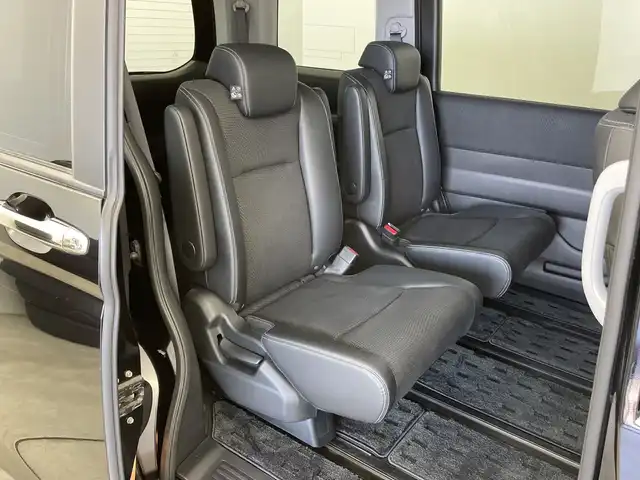 ホンダ ステップワゴン スパーダ Z クールスピリット 新潟県 2014(平26)年 2.7万km プレミアムスパークルブラックパール 純正ナビ（型式：VXM-145VFNi）/・AM/FM/CD/DVD/Bluetooth/フルセグ/バックモニター/クルーズコントロ―ル/両側パワースライドドア/3列シート/ウォークスルー/純正フロアマット/ハーフレザーシート/キセノンヘッドライト/オートライト/純正17インチAW夏タイヤ/ABS/横滑り防止機能/盗難防止装置/保証書/取扱説明書/スペアキー