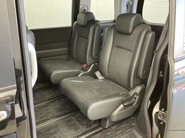 ホンダ ステップワゴン スパーダ Z クールスピリット 新潟県 2014(平26)年 2.7万km プレミアムスパークルブラックパール 純正ナビ（型式：VXM-145VFNi）/・AM/FM/CD/DVD/Bluetooth/フルセグ/バックモニター/クルーズコントロ―ル/両側パワースライドドア/3列シート/ウォークスルー/純正フロアマット/ハーフレザーシート/キセノンヘッドライト/オートライト/純正17インチAW夏タイヤ/ABS/横滑り防止機能/盗難防止装置/保証書/取扱説明書/スペアキー
