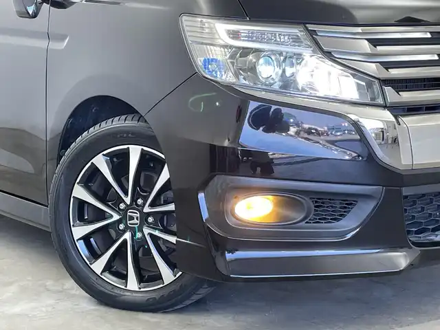 ホンダ ステップワゴン スパーダ Z クールスピリット 新潟県 2014(平26)年 2.7万km プレミアムスパークルブラックパール 純正ナビ（型式：VXM-145VFNi）/・AM/FM/CD/DVD/Bluetooth/フルセグ/バックモニター/クルーズコントロ―ル/両側パワースライドドア/3列シート/ウォークスルー/純正フロアマット/ハーフレザーシート/キセノンヘッドライト/オートライト/純正17インチAW夏タイヤ/ABS/横滑り防止機能/盗難防止装置/保証書/取扱説明書/スペアキー
