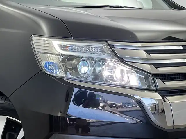 ホンダ ステップワゴン スパーダ Z クールスピリット 新潟県 2014(平26)年 2.7万km プレミアムスパークルブラックパール 純正ナビ（型式：VXM-145VFNi）/・AM/FM/CD/DVD/Bluetooth/フルセグ/バックモニター/クルーズコントロ―ル/両側パワースライドドア/3列シート/ウォークスルー/純正フロアマット/ハーフレザーシート/キセノンヘッドライト/オートライト/純正17インチAW夏タイヤ/ABS/横滑り防止機能/盗難防止装置/保証書/取扱説明書/スペアキー