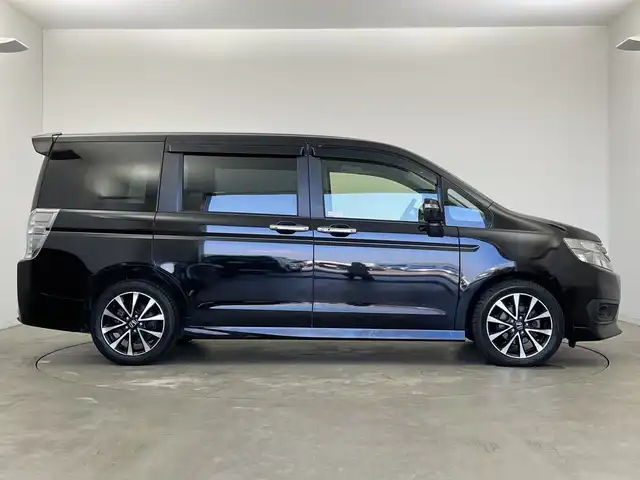 ホンダ ステップワゴン スパーダ Z クールスピリット 新潟県 2014(平26)年 2.7万km プレミアムスパークルブラックパール 純正ナビ（型式：VXM-145VFNi）/・AM/FM/CD/DVD/Bluetooth/フルセグ/バックモニター/クルーズコントロ―ル/両側パワースライドドア/3列シート/ウォークスルー/純正フロアマット/ハーフレザーシート/キセノンヘッドライト/オートライト/純正17インチAW夏タイヤ/ABS/横滑り防止機能/盗難防止装置/保証書/取扱説明書/スペアキー