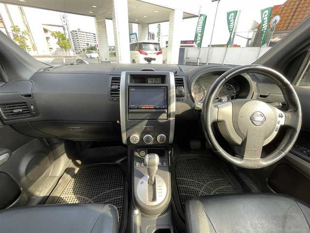日産 エクストレイル 20Xtt 岡山県 2013(平25)年 8.7万km ブリリアントシルバー 登録時走行距離86748km/純正SDナビ/(AM/FM/TV/DISC/USB)/D+N+Rシートヒーター/バックカメラ/4WD/ダウンヒルアシストコントロール/社外ETC/クルーズコントロール/スマートキー/純正１８インチアルミホイール/電動格納ミラー/キセノンヘッドライト/純正フロアマット/パワーウィンドウ/パワーステアリング