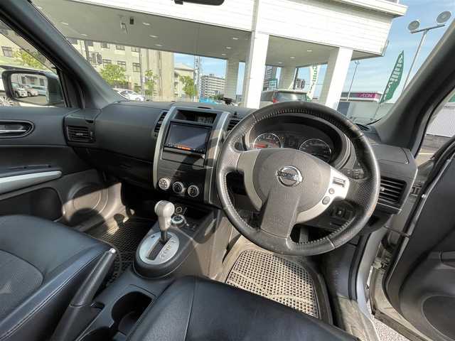 日産 エクストレイル 20Xtt 岡山県 2013(平25)年 8.7万km ブリリアントシルバー 登録時走行距離86748km/純正SDナビ/(AM/FM/TV/DISC/USB)/D+N+Rシートヒーター/バックカメラ/4WD/ダウンヒルアシストコントロール/社外ETC/クルーズコントロール/スマートキー/純正１８インチアルミホイール/電動格納ミラー/キセノンヘッドライト/純正フロアマット/パワーウィンドウ/パワーステアリング