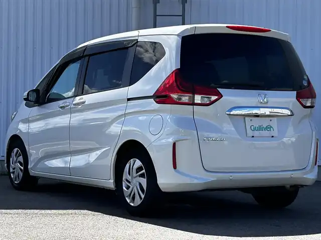 ホンダ フリード G ホンダセンシング 愛媛県 2020(令2)年 2.5万km プラチナホワイトパール 純正ディスプレイ/ドラレコ前後/クルコン/バックカメラ/シートヒーター/ETC/両側パワースライドドア/社外フロアマット/Bluetooth/スマートキー/プッシュスタート/アイドリングストップ/USB/パワーステアリング/パワーウィンドウ