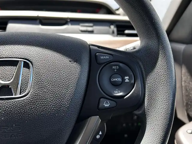 ホンダ フリード G ホンダセンシング 愛媛県 2020(令2)年 2.5万km プラチナホワイトパール 純正ディスプレイ/ドラレコ前後/クルコン/バックカメラ/シートヒーター/ETC/両側パワースライドドア/社外フロアマット/Bluetooth/スマートキー/プッシュスタート/アイドリングストップ/USB/パワーステアリング/パワーウィンドウ