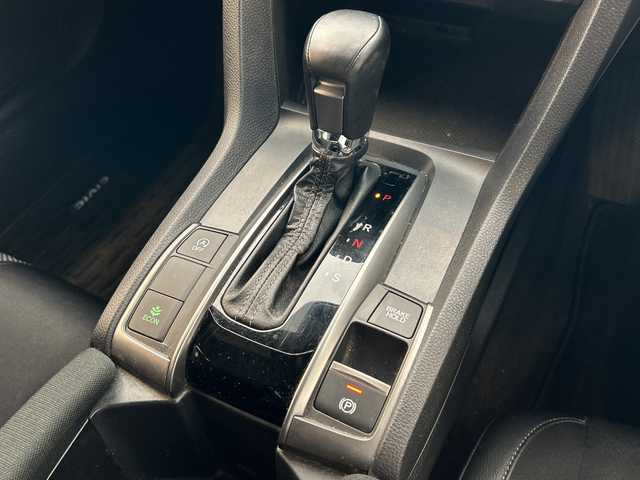 ホンダ シビック ハッチバック 岐阜県 2020(令2)年 8.9万km プラチナホワイトパール 純正ナビ7インチ/プッシュスタート/アイドリングストップ/スマートキー/クルーズコントロール/BIuetooth/バックモニター/ハーフレザーシート/前後ドライブレコーダー/純正アルミホイール/シートヒーター/レーンキープアシスト/フォグ/ターボ車/純正マット/サイドバイザー