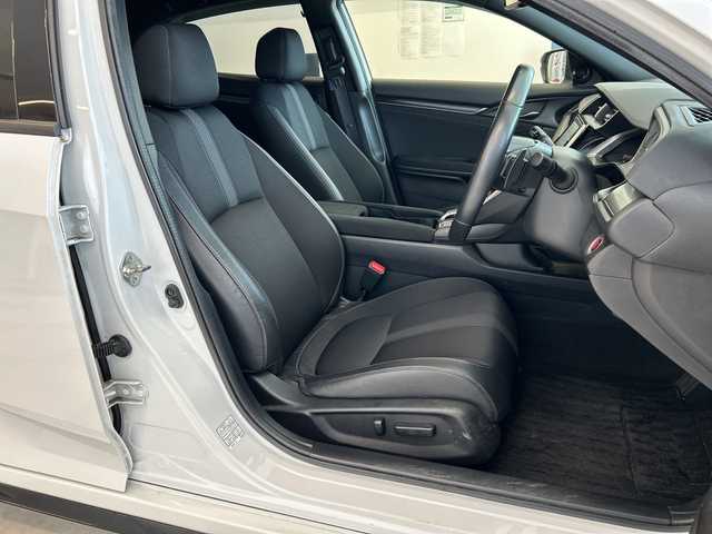 ホンダ シビック ハッチバック 岐阜県 2020(令2)年 8.9万km プラチナホワイトパール 純正ナビ7インチ/プッシュスタート/アイドリングストップ/スマートキー/クルーズコントロール/BIuetooth/バックモニター/ハーフレザーシート/前後ドライブレコーダー/純正アルミホイール/シートヒーター/レーンキープアシスト/フォグ/ターボ車/純正マット/サイドバイザー