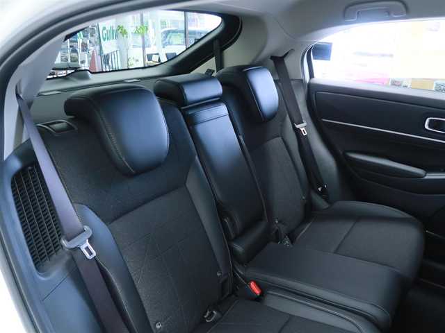 ホンダ ヴェゼル ハイブリッド e:HEV Z 千葉県 2025(令7)年 0.1千km プラチナホワイトパール 登録済未使用車/ホンダコネクトディスプレイ/ナビゲーション/フルセグTV/Bluetooth/AM/FM/USB/マルチビューカメラ/ホンダセンシング/BSI/ブラインドスポットインフォメーション/ハンズフリーアクセスパワーテールゲート/シートヒーター/ステアリングヒーター/ビルトインETC2.0/ハーフレザー /プレミアムオーディオ/純正18インチAW/レーダークルーズコントロール/パドルシフト/ワイヤレス充電/LEDヘッドライト/LEDフォグランプ/USB充電/スマートキー×2本/取説/保証書禁煙車　　前オーナー様の申告により表示しております。当車両の禁煙を保証するものではありません。