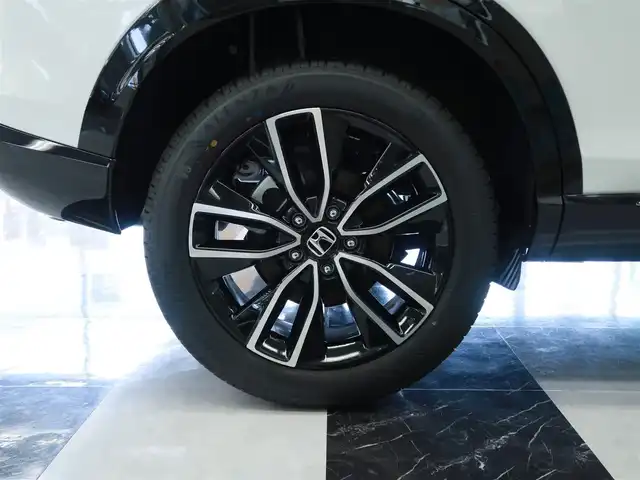 ホンダ ヴェゼル ハイブリッド e:HEV Z 千葉県 2025(令7)年 0.1千km プラチナホワイトパール 登録済未使用車/ホンダコネクトディスプレイ/ナビゲーション/フルセグTV/Bluetooth/AM/FM/USB/マルチビューカメラ/ホンダセンシング/BSI/ブラインドスポットインフォメーション/ハンズフリーアクセスパワーテールゲート/シートヒーター/ステアリングヒーター/ビルトインETC2.0/ハーフレザー /プレミアムオーディオ/純正18インチAW/レーダークルーズコントロール/パドルシフト/ワイヤレス充電/LEDヘッドライト/LEDフォグランプ/USB充電/スマートキー×2本/取説/保証書禁煙車　　前オーナー様の申告により表示しております。当車両の禁煙を保証するものではありません。