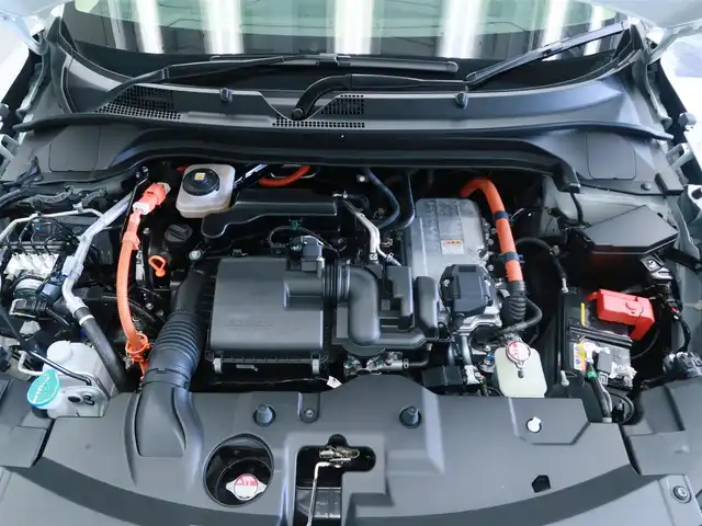 ホンダ ヴェゼル ハイブリッド e:HEV Z 千葉県 2025(令7)年 0.1千km プラチナホワイトパール 登録済未使用車/ホンダコネクトディスプレイ/ナビゲーション/フルセグTV/Bluetooth/AM/FM/USB/マルチビューカメラ/ホンダセンシング/BSI/ブラインドスポットインフォメーション/ハンズフリーアクセスパワーテールゲート/シートヒーター/ステアリングヒーター/ビルトインETC2.0/ハーフレザー /プレミアムオーディオ/純正18インチAW/レーダークルーズコントロール/パドルシフト/ワイヤレス充電/LEDヘッドライト/LEDフォグランプ/USB充電/スマートキー×2本/取説/保証書禁煙車　　前オーナー様の申告により表示しております。当車両の禁煙を保証するものではありません。