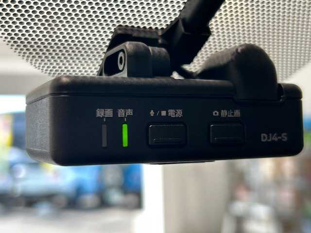 日産 スカイライン 400R 宮城県 2019(令1)年 1.6万km ダークメタルグレー ターボ/エマージェンシーブレーキ/車線逸脱防止支援/・アクティブレーンコントロール/・車線逸脱警報/前方支援/・インテリジェントぺダル/・カーブ減速支援/後側方支援/・後側方車両検知機能/・後側方衝突防止支援/インテリジェントクルーズコントロール/インテリジェントトレースコントロール/純正ナビ/・全方位カメラ/・Bluetooth/CD/フルセグTV/USB/AUX/前後コーナーセンサー/ETC2.0/純正ドライブレコーダー/プッシュスタート/スマートキー/パドルシフト/レザーシート/・パワーシート（運転席/助手席）/・ヒートシーター（運転席/助手席）/LEDヘッドライト/・オートライト/・フォグランプ/純正アルミホイール/純正フロアマット