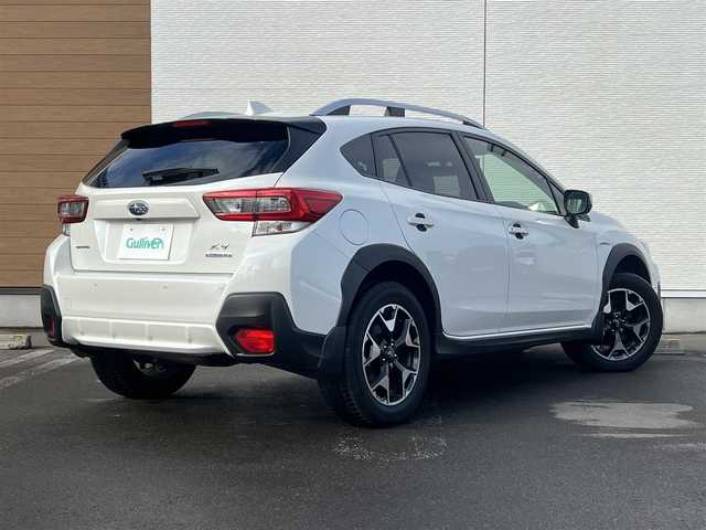 スバル ＸＶ ハイブリッド 2．0e－L アイサイト 秋田県 2020(令2)年 6.9万km クリスタルホワイトP ４WD/衝突軽減システム/LEDヘッドライト/純正SDナビ（DVD/CD/BT/AM/FM/USB）/フルセグ（走行中視聴可能）/バックカメラ/スバル純正１７インチアルミ（夏タイヤ装着）/スマートキー/アイドリングストップ/プッシュスタート/レーンキープアシスト/クルーズコントロール追従走行あり/MTモード付AT/ブラインドスポットモニター/ステアリングスイッチ/パドルシフト/前席パワーシート/運転席メモリー付パワーシート/ドライブレコーダー/ETC/ルーフレール/電動パーキングブレーキ/オートブレーキホールド機能/オートライト/オートエアコン/パワーステアリング/パワーウィンドウ/ヘッドライトレベライザー/横滑り防止/盗難防止装置/寒冷地仕様/電動格納ウィンカーミラー/保証書/取扱説明書/記録簿/スペアキー×１