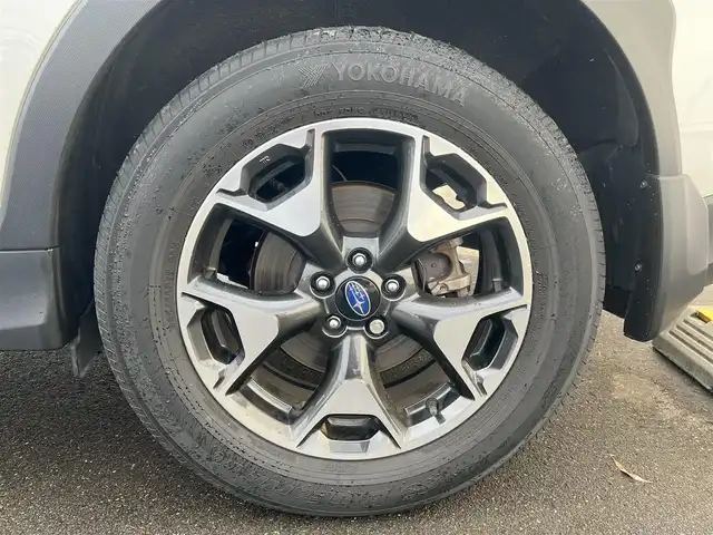 スバル ＸＶ ハイブリッド 2．0e－L アイサイト 秋田県 2020(令2)年 6.9万km クリスタルホワイトP ４WD/衝突軽減システム/LEDヘッドライト/純正SDナビ（DVD/CD/BT/AM/FM/USB）/フルセグ（走行中視聴可能）/バックカメラ/スバル純正１７インチアルミ（夏タイヤ装着）/スマートキー/アイドリングストップ/プッシュスタート/レーンキープアシスト/クルーズコントロール追従走行あり/MTモード付AT/ブラインドスポットモニター/ステアリングスイッチ/パドルシフト/前席パワーシート/運転席メモリー付パワーシート/ドライブレコーダー/ETC/ルーフレール/電動パーキングブレーキ/オートブレーキホールド機能/オートライト/オートエアコン/パワーステアリング/パワーウィンドウ/ヘッドライトレベライザー/横滑り防止/盗難防止装置/寒冷地仕様/電動格納ウィンカーミラー/保証書/取扱説明書/記録簿/スペアキー×１