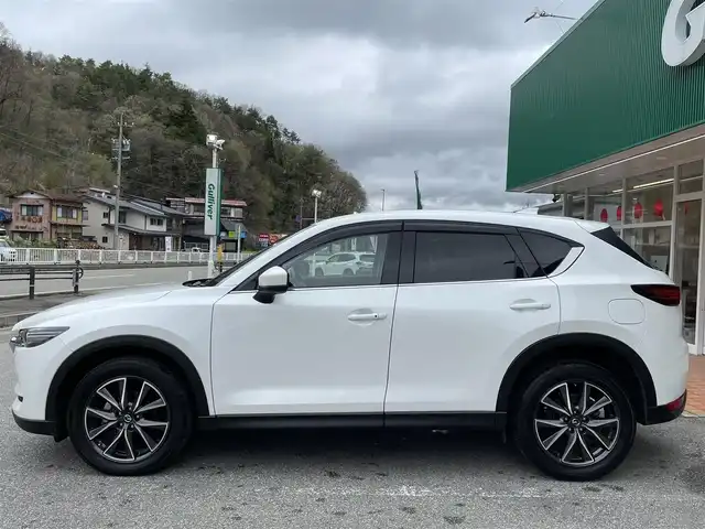 マツダ ＣＸ－５ XD Lパッケージ 岐阜県 2017(平29)年 5.5万km スノーフレイクホワイトパールマイカ 純正ナビ　/(フルセグ/CD/DVD/SD/AUX/USB/Bluetooth)　/Bカメラ　/BOSEサウンド　/レーダークルーズコントロール　/HUD　/レーンキープアシスト　/TCS　/パワーバックドア　/LEDオートライト/フォグランプ/電動格納ウィンカーミラー　/ETC　/BSM　/前方ドライブレコーダー/ステアリングヒーター　/全席シートヒーター/レザーシート/スマートキー/アイドリングストップ/記録簿/取扱説明書/保証書